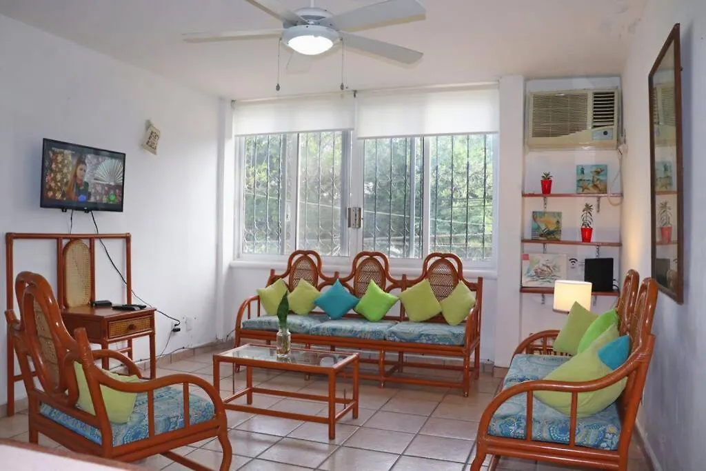 Alójate a 5 min de la Playa y del Centro de Cancún Apartamento